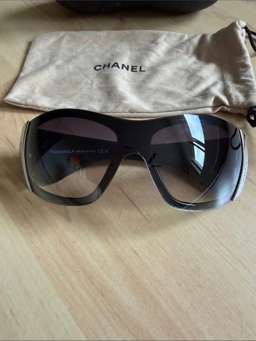 CHANEL authentic 6009